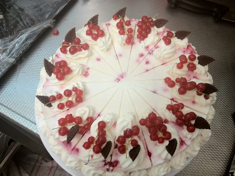 Torte mit Himbeeren